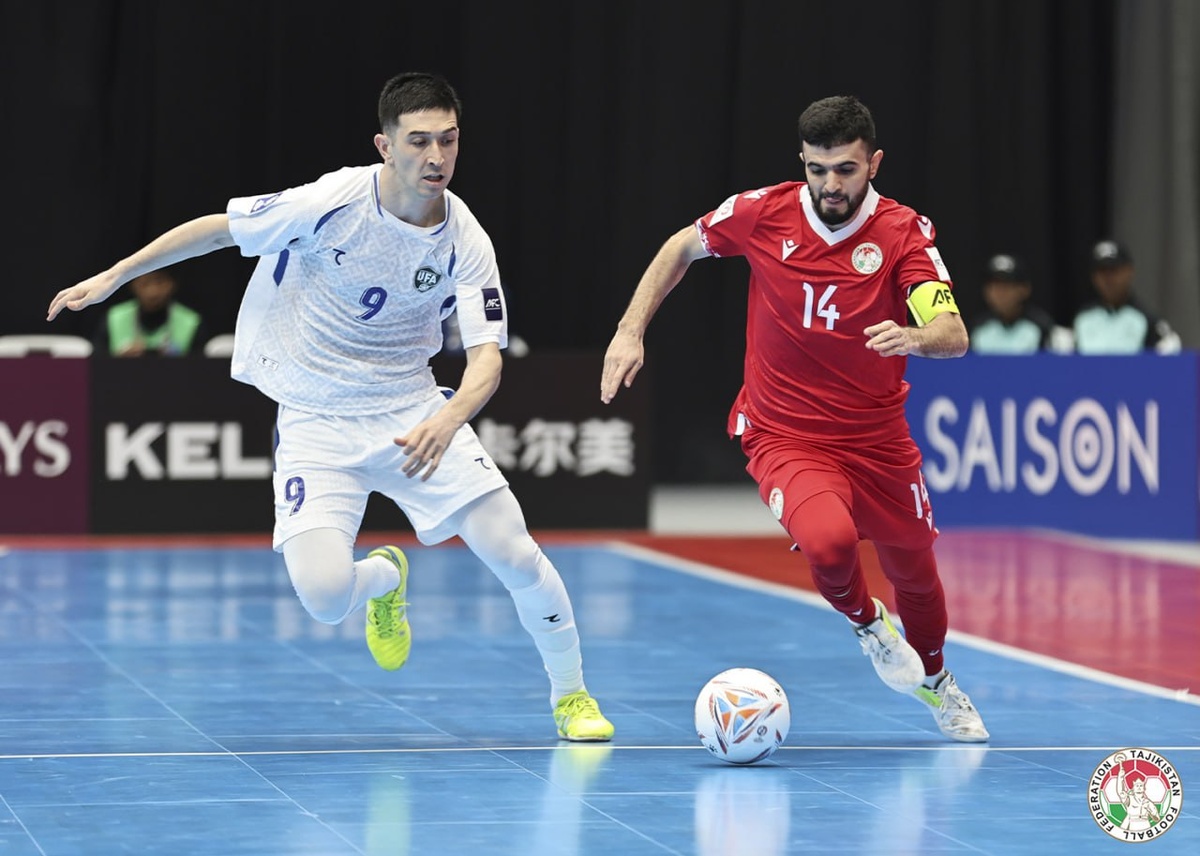 Фрагмент матча Узбекистан-Таджикистан. Фото пресс-службы ФФТ