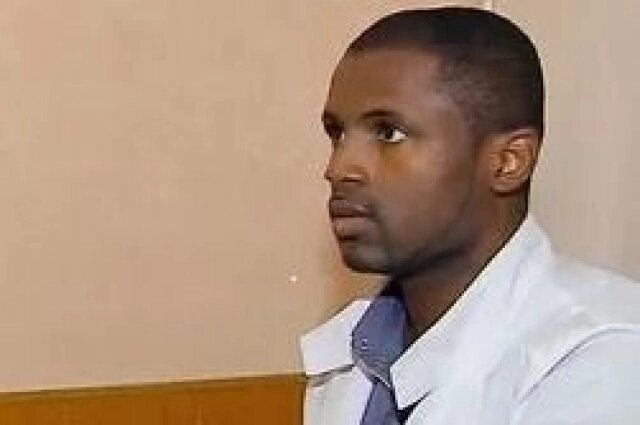    Из пятерых детей только Кристиан пошел по стопам мамы и стал доктором. Врач в Камеруне — очень уважаемый человек, но Кристиан остался работать в Рязани. Фото: Из архива семьи Кенмоне