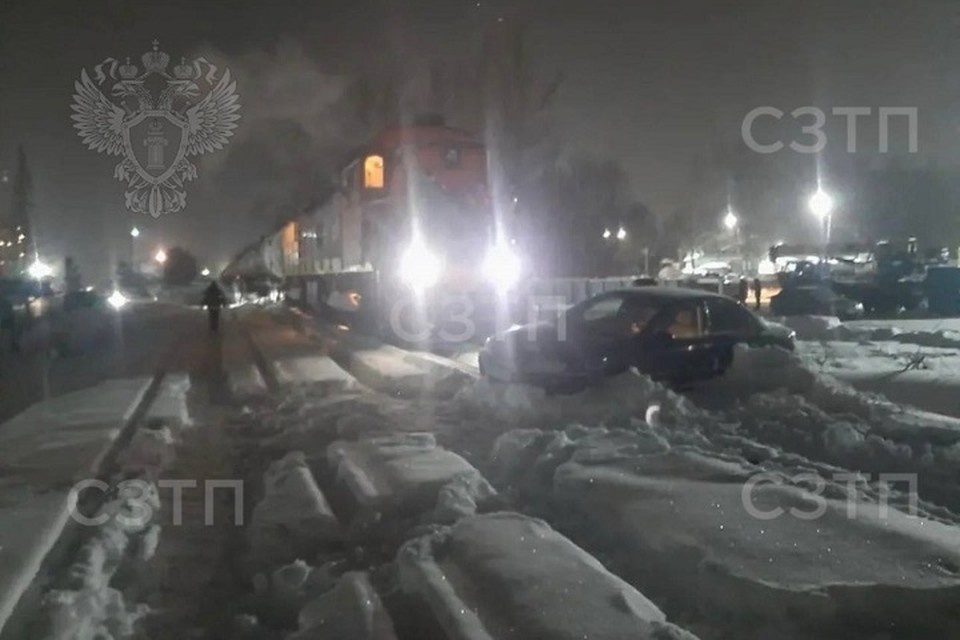   В Ярославле машина выехала на пути перед локомотивом. ФОТО: Северо-Западная транспортная прокуратура