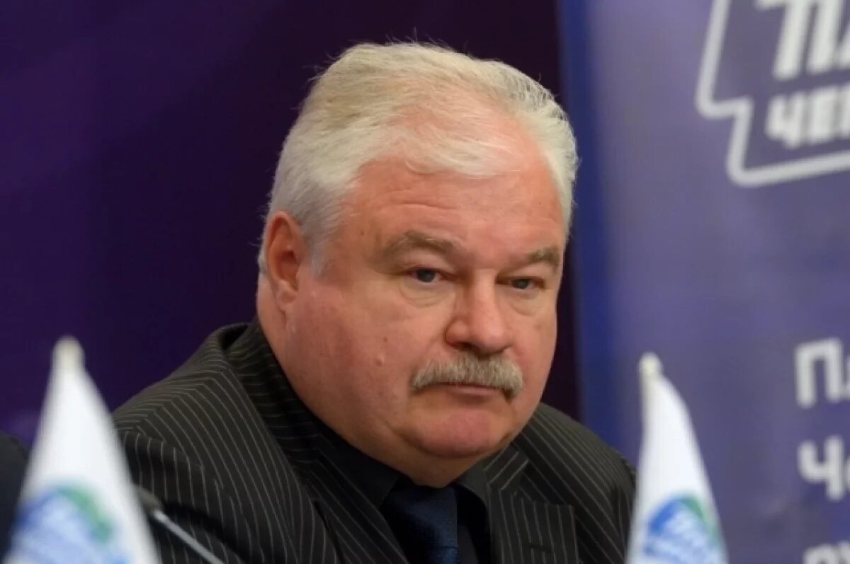    Тренер Плющев объяснил драки Бобровского и Василевского