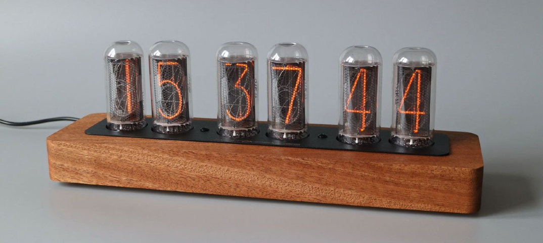 Шарфы-обнимашки и постапокалипсис: необычные вещи от мастеров с «Авито»