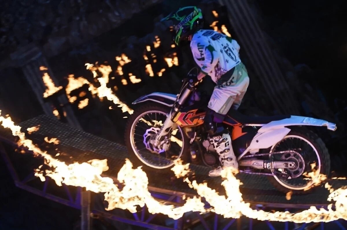    Команда каскадеров, представляющая шоу в рамках проекта «Зима в Москве», широко известна как в России, так и за её пределами. Это команда Парка Киноприключений Мастера Панина.