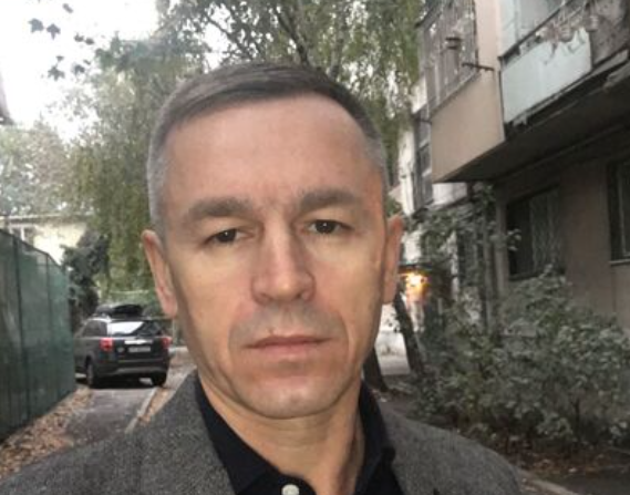 Бывший кавалер появился спустя 5 лет с нелепой просьбой вернуть подарки, включая книгу