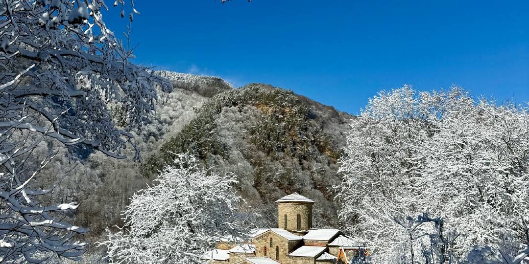 Языческие памятники и древние христианские храмы: Аланское городище в Архызе