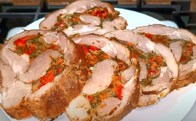 Рулет из свиной шейки с овощной начинкой: идеальная закуска и сытный ужин