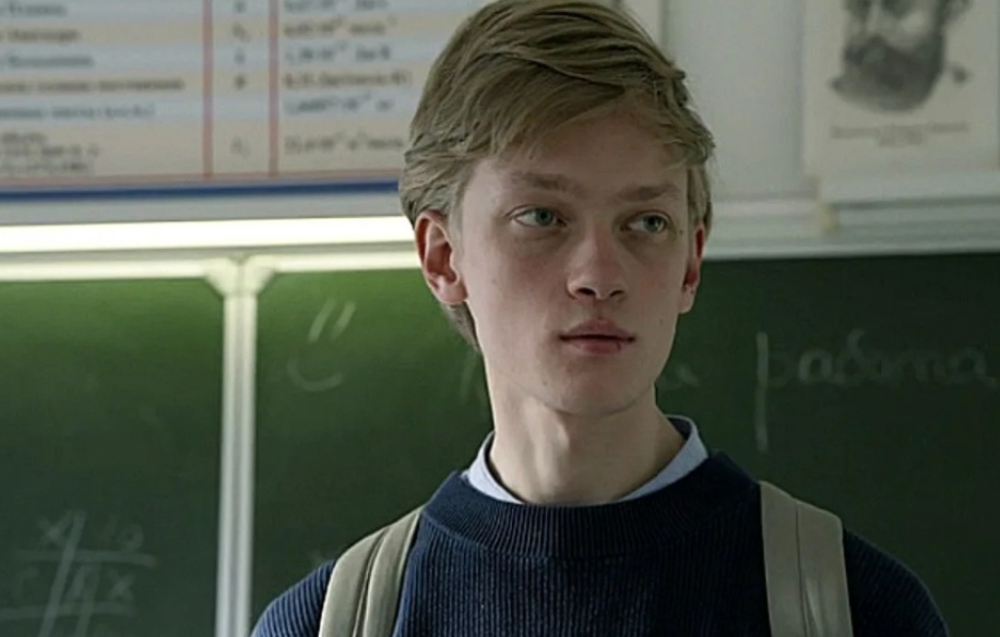 Арсений - Арс. Кадр из фильма. В классе. 