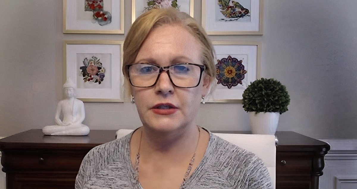 Анджела Харрис.