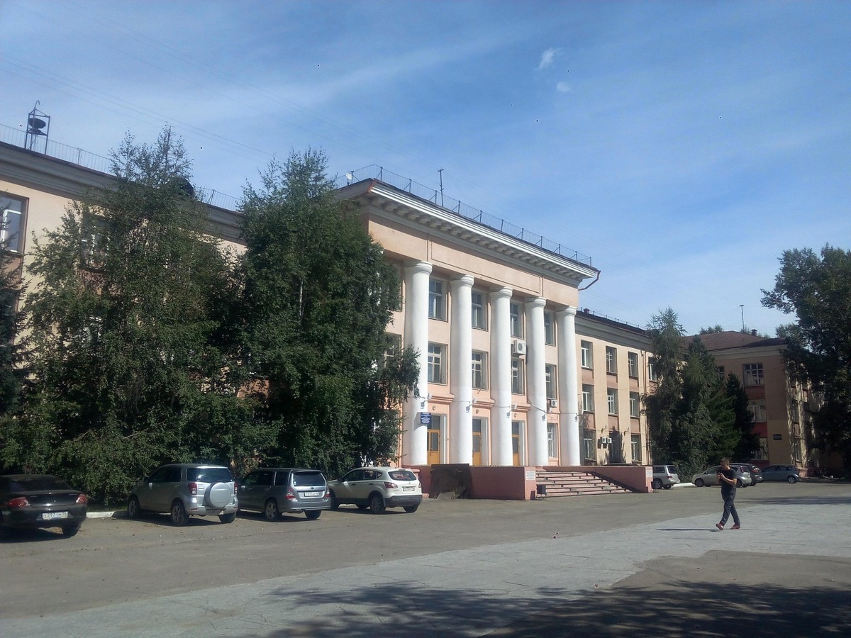 Иркутск.  Главный Учебный корпус ИАТУ ГА