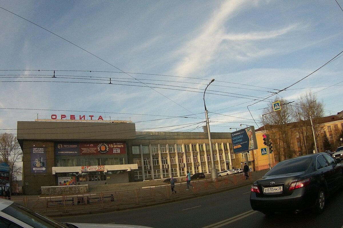 Иркутск.  Слева напрво - клуб Орбита, столовая и Главный учебный корпус ИАТУ ГА