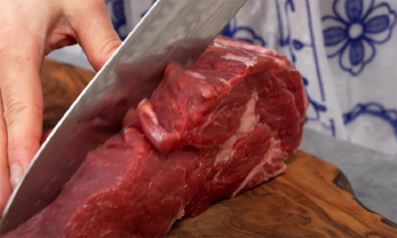 Сочный стейк с чесночным маслом и рёшти: нежность говядины и идеальный гарнир