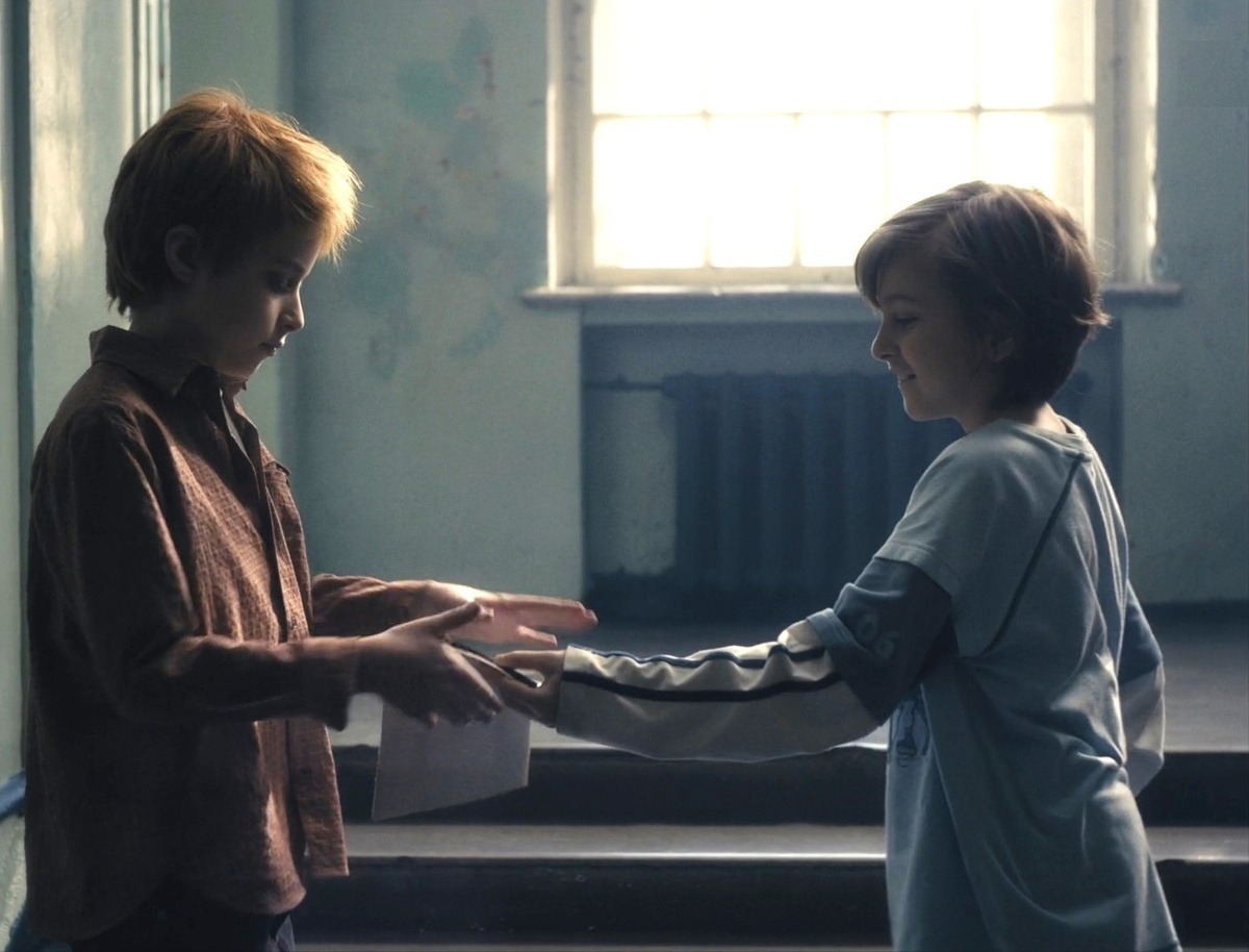 Сергей Разумовский и Олег Волков в приюте. Кадр из т/с «Майор Гром. Игра против правил».  