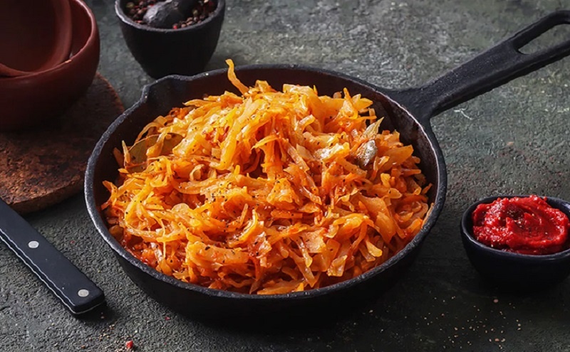 Такой тушёной капусты вы еще не пробовали: секреты идеального блюда