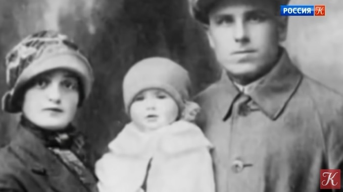    Юная Татьяна Шмыга в кругу семьи