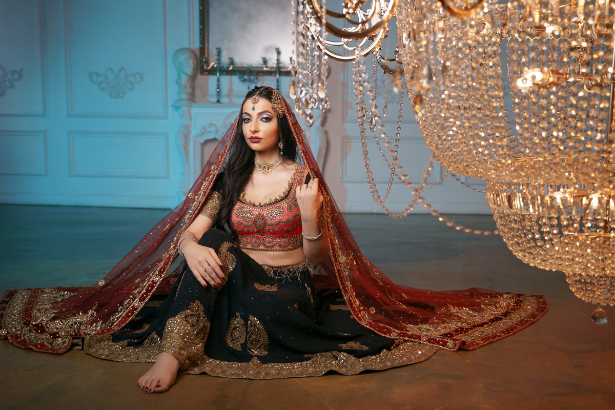 Индийский танец Муджра частично исполняется сидя на полу 