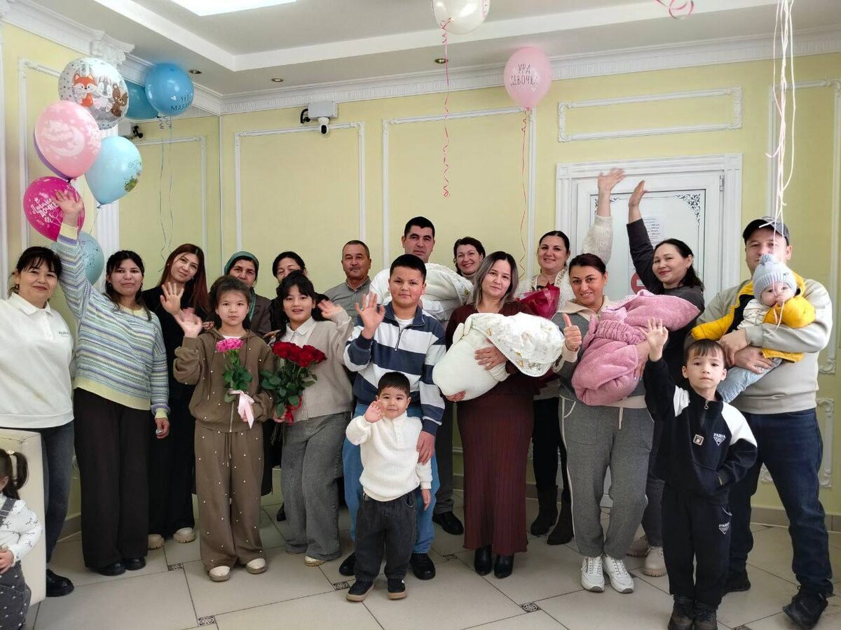    В Оренбурге из роддома выписали первых в 2026 году тройняшек