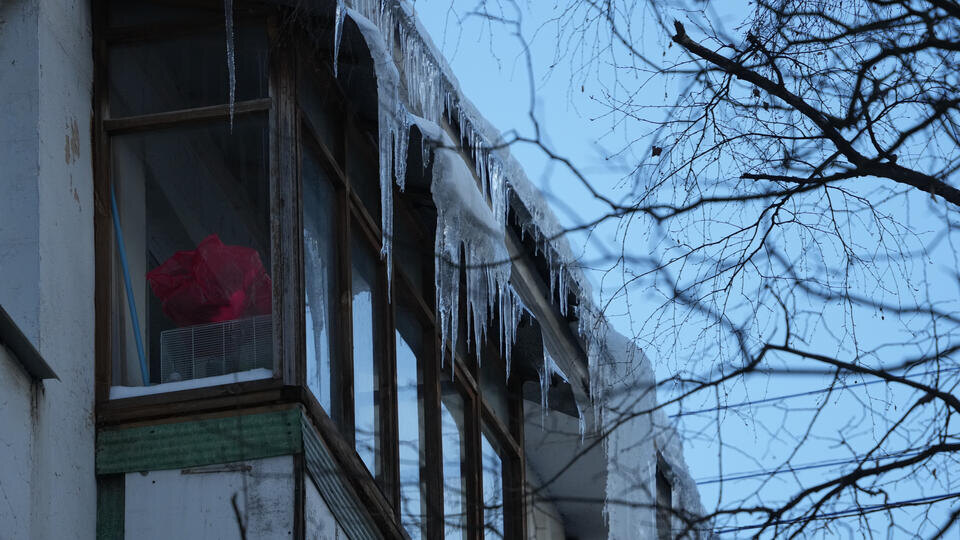     Глыба льда едва не убила пенсионерку в Ростове-на-Дону ИЗВЕСТИЯ/Дмитрий Коротаев