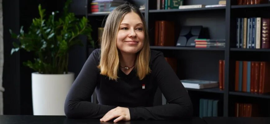    Редактор РБК Life Елена Фомина в интервью для сайта Школы журналистики имени Владимира Мезенцева при Центральном доме журналиста поделилась изнанкой профессии, секретами хороших рецензий и планами на будущее, а также дала экспертную оценку тенденциям современного кинематографа. Александра Тюляндина