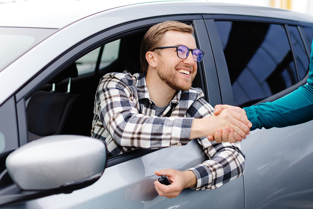 Даже бесплатная проверка авто по госномеру иногда открывает новые детали. Источник: Karkhut / Shutterstock / FOTODOM📷
