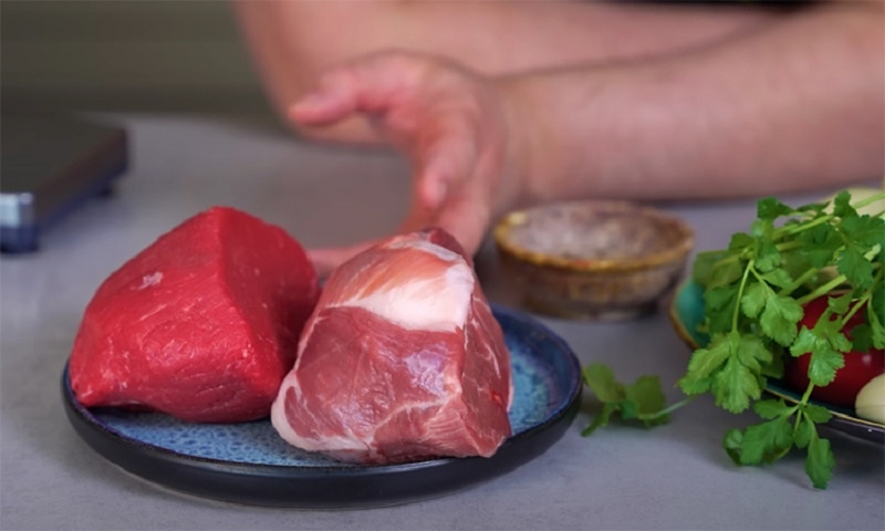 Фаршированные перцы по-кавказски: богатый вкус и особый соус, который меняет представление о блюде