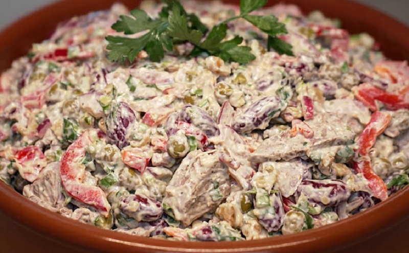 Готовим настоящий грузинский салат “Тбилиси” — секреты вкуса и атмосферы вечера