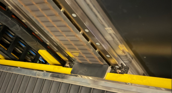 Линейный двигатель в станке для лазерной резки металла