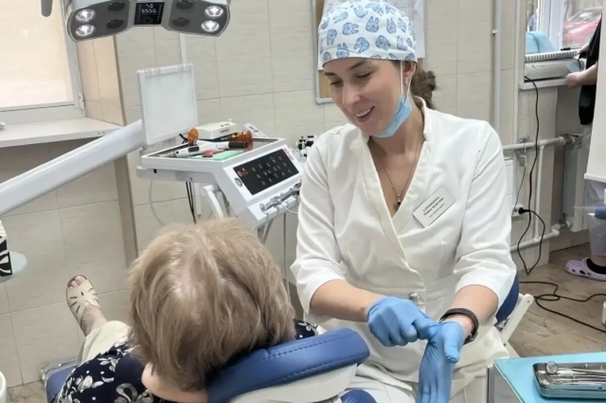    В учреждении работает 56 врачей-стоматологов, регулярно повышающих квалификацию и осваивающих новые технологии.