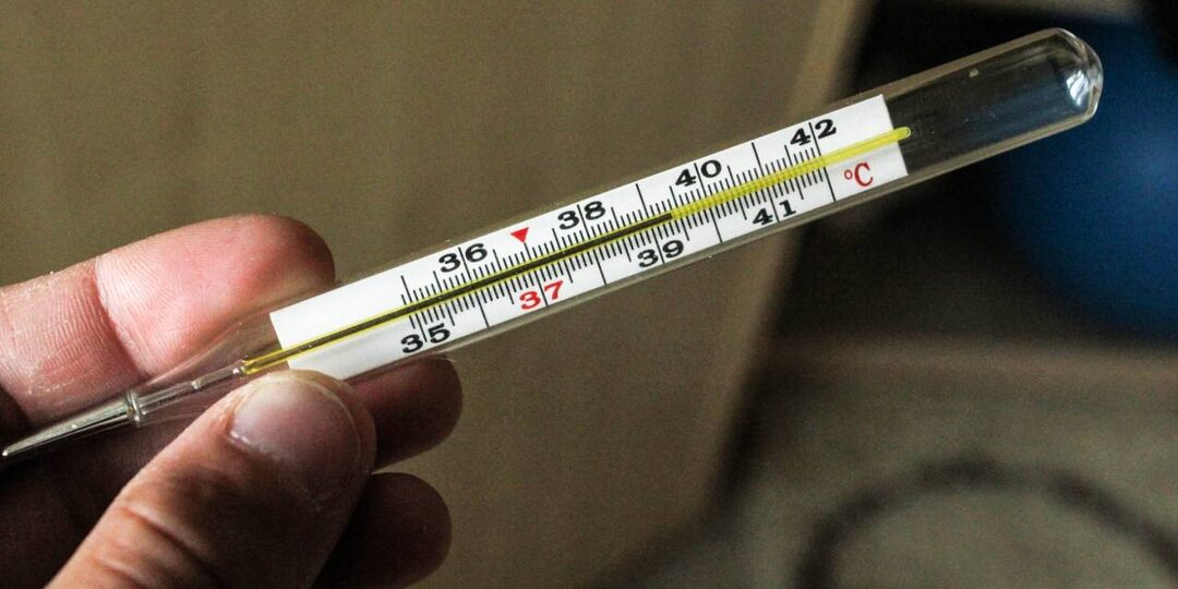 Резко поднялась температура, но нет никаких симптомов: иммунолог объяснила, что делать