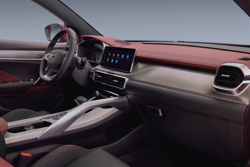    Салон в Belgee X50 довольно просторный. Центральная консоль и облицовка в передней части выполнены по классическим канонам. / Фото: BELGEE.RU