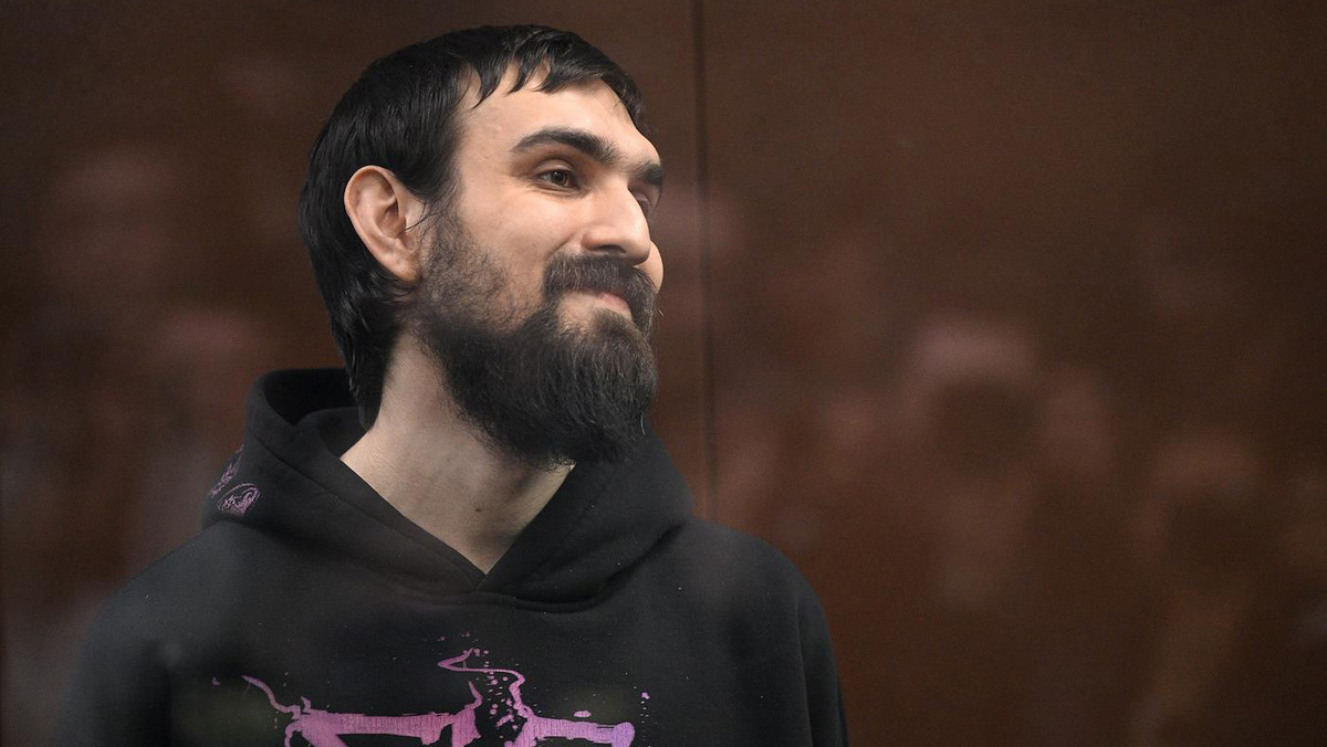   Евгений Разумный / Коммерсантъ- Стендап-комик Артемий Останин во время заседания суда