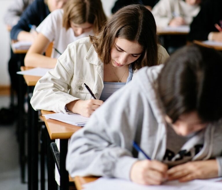    В дополнительный день итоговое сочинение в Оренбуржье написали 136 выпускников Оренбуржье