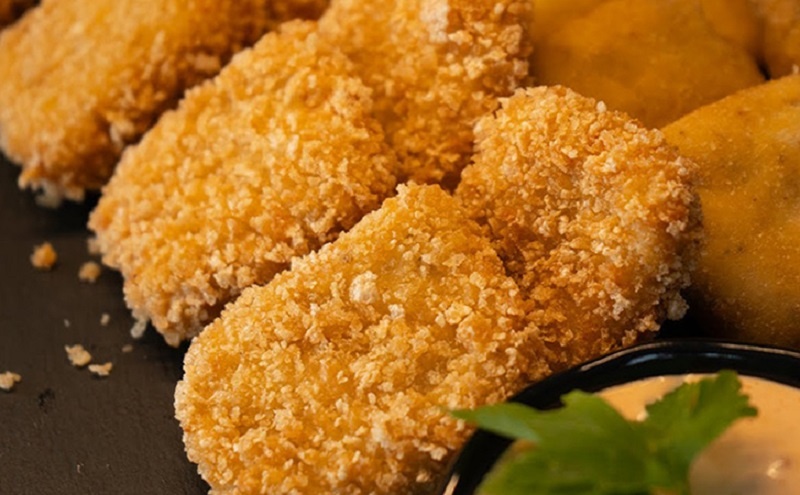 Тончайшая хрустящая корочка и домашний вкус: как приготовить идеальные наггетсы из курицы