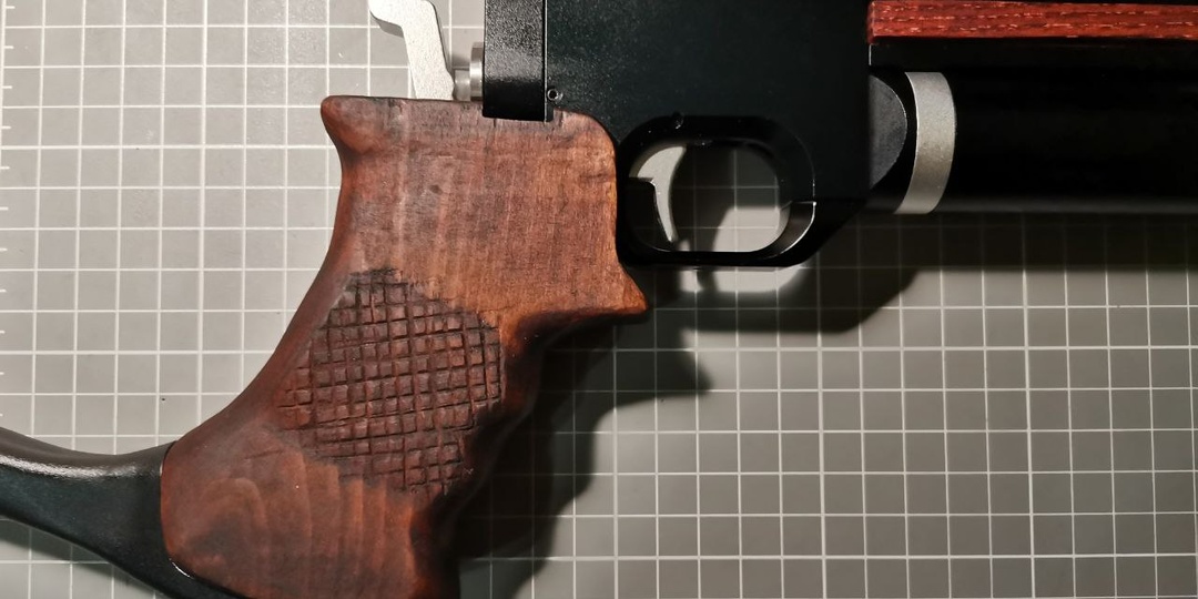 Как сделать насечки на рукоятке пистолета