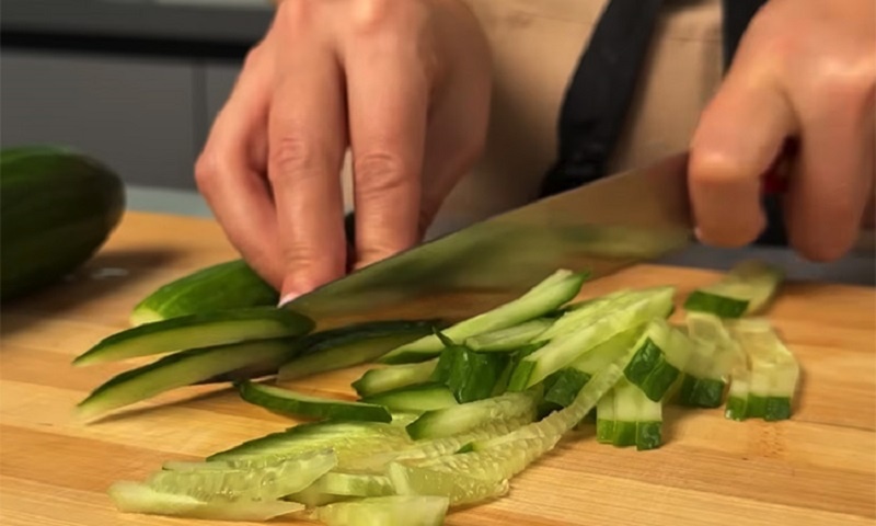 Секрет свежести и яркого вкуса: «Сахалинский» салат для тех, кто любит простые решения