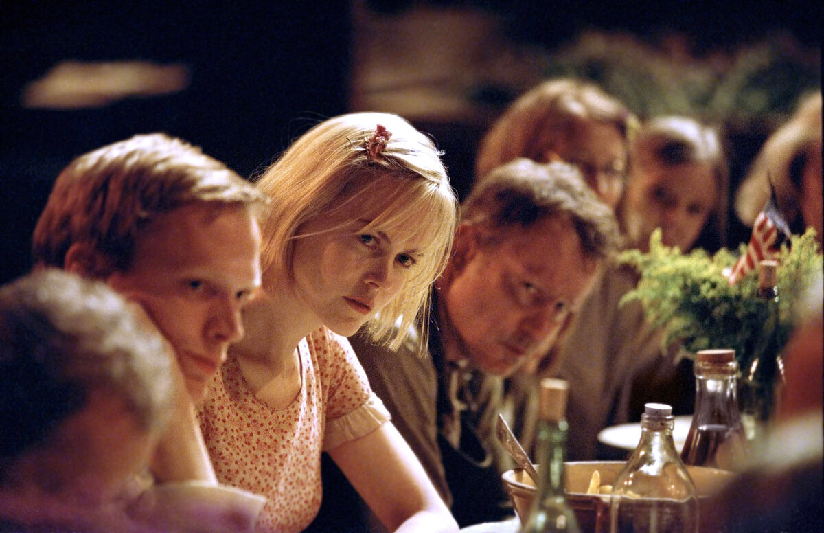 Кадр из фильма Догвилль