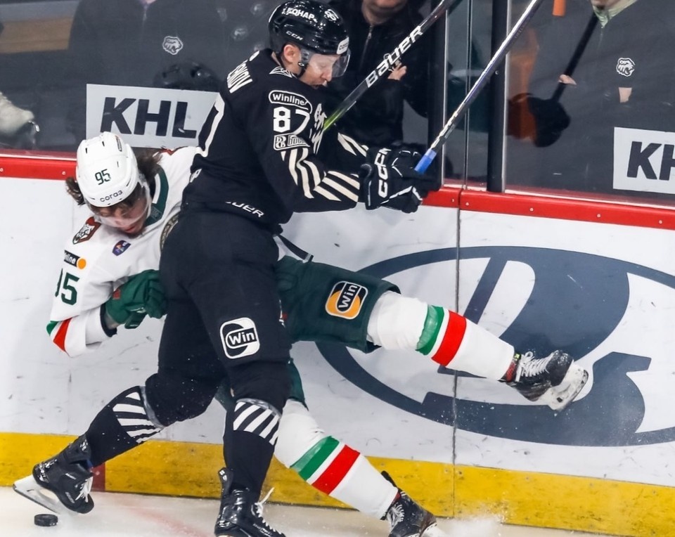    Челябинский «Трактор» дома выиграл у казанского «Ак Барса» с «сухим» счетом 4:0. Фото ХК «Трактор»