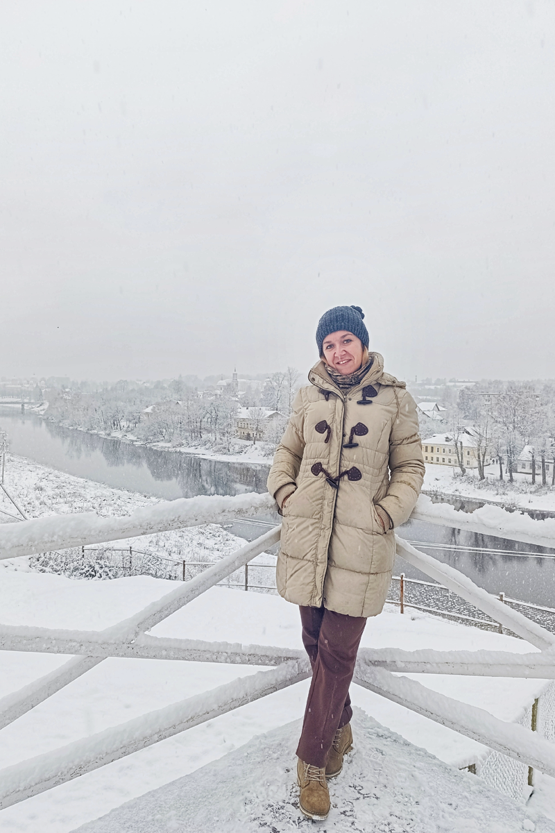 Смотровая площадка. Даже на фото видно, насколько сильный снегопад. Хорошо, что хотя бы не холодно. Ведь впереди долгий день и много планов. На фото автор