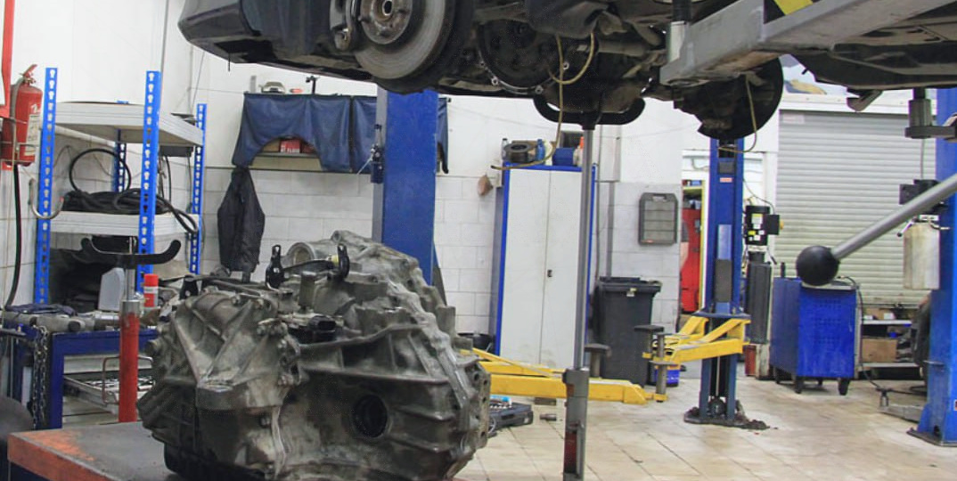 Толчки, гул, запах гари: механик назвал 7 симптомов умирающей АКПП и способ её реанимации