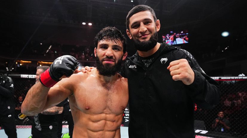     Арман Царукян и Хамзат Чимаев  Jeff Bottari/Zuffa LLC/GettyImages