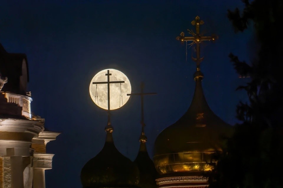    Выставка приурочена к Году единства народов России. Михаил ФРОЛОВ