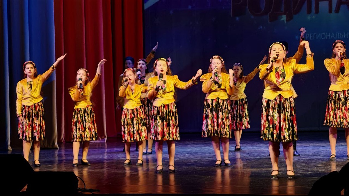 Ансамбль "Невские самоцветы", Есения Матвейчук, песня: Слава России!!! 