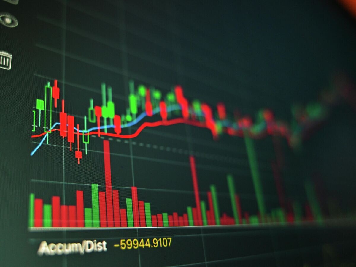    График на мониторе компьютера трейдера | © РИА Новости / Владимир Песня