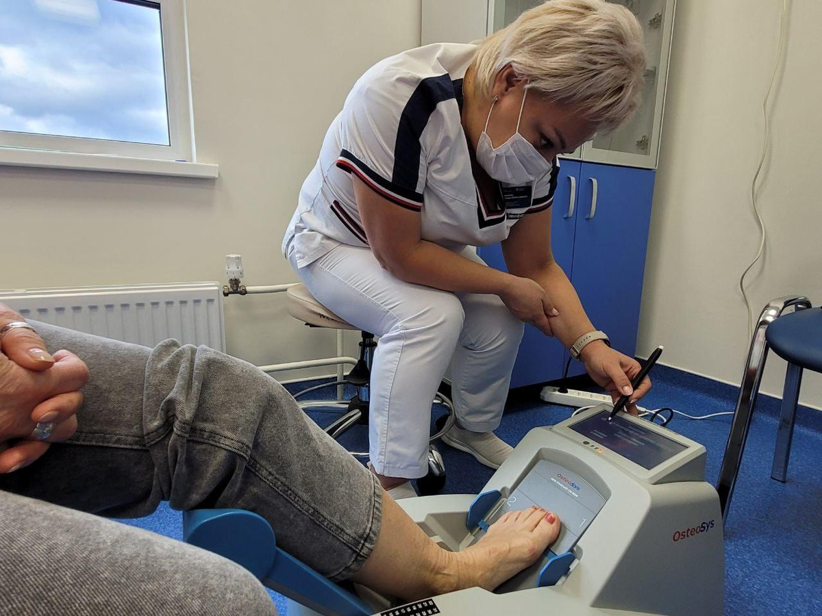 Источник: https://kolomnagrad.ru/presscentr/news/42491-v-kolomenskoj-poliklinike-rabotaet-oborudovanie-dlja-rannej-diagnostiki-osteoporoza.html