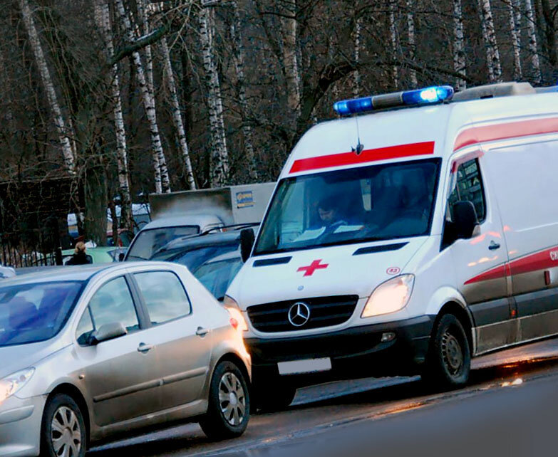 Ошибки водителей, если их догнала скорая помощь или как правильно действовать водителю, чтобы не лишиться прав