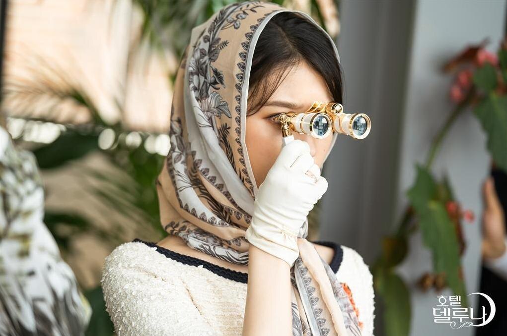 Кадр из дорамы "Отель "Дель Луна"