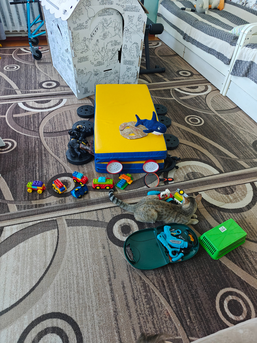 Люся охотится на Мусю