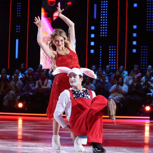     Иван Жвакин не уронил Александру Трусову в образе Джессики Рэббит в «Ледниковом периоде»