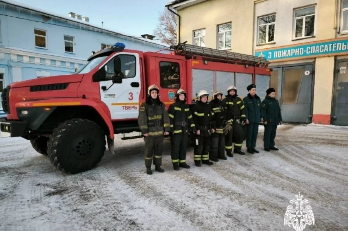    Пожарные спасли человека из огня в многоквартирном доме под Тверью