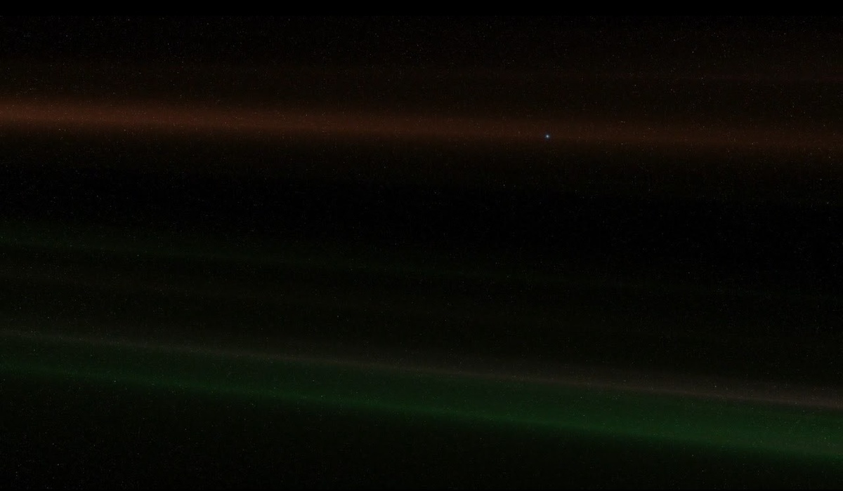 Фотография "Бледно-голубая точка