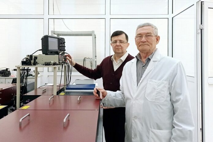    Томские ученые разработали революционный «белый лазер», который обещает изменить рынок фотоники и положить конец доминированию RGB-технологий.