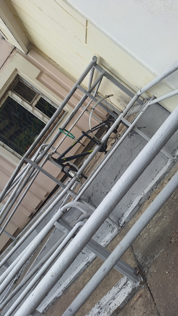 Ощущение такое же "неправильное", как получилось здесь с "защитой от краж". Но всё поправимо, главное увидеть.